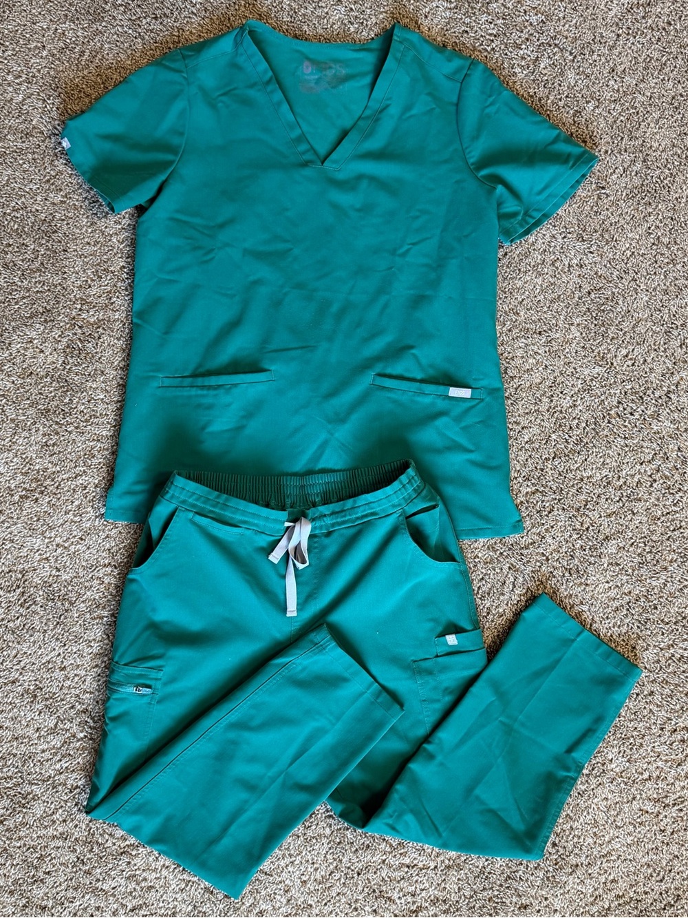 FIGS Scrub Set Casma Three Pocket Top Yola Slim Scrub Pant Hunter Green Size S/M